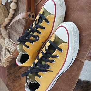 Converse Chuck Taylor Mens 6.5 nwot